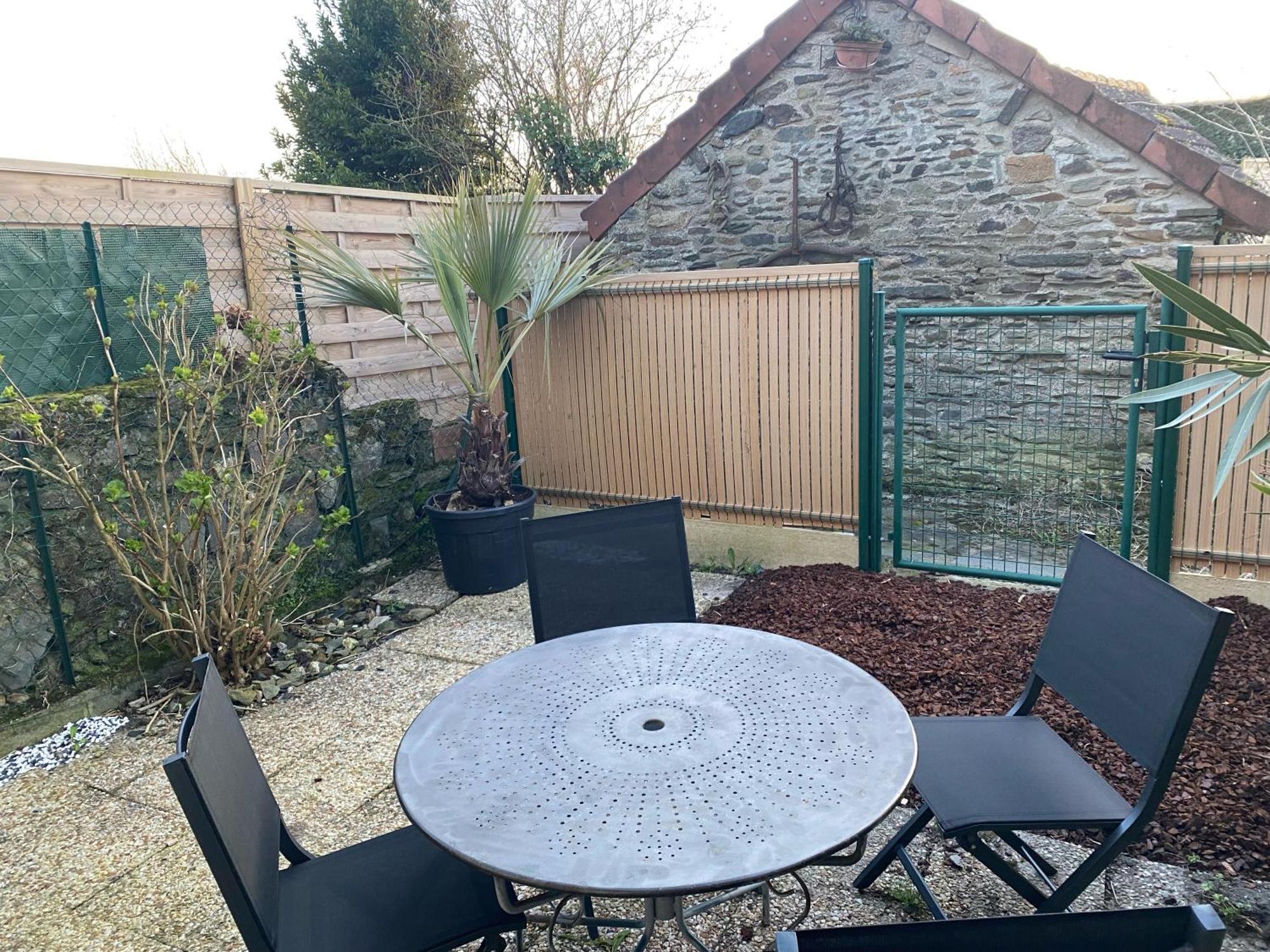 Gite La Mouette De 4 Personnes Pontorson Exterior photo